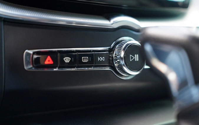 Volvo XC 60 cena 134699 przebieg: 138791, rok produkcji 2019 z Otmuchów małe 596